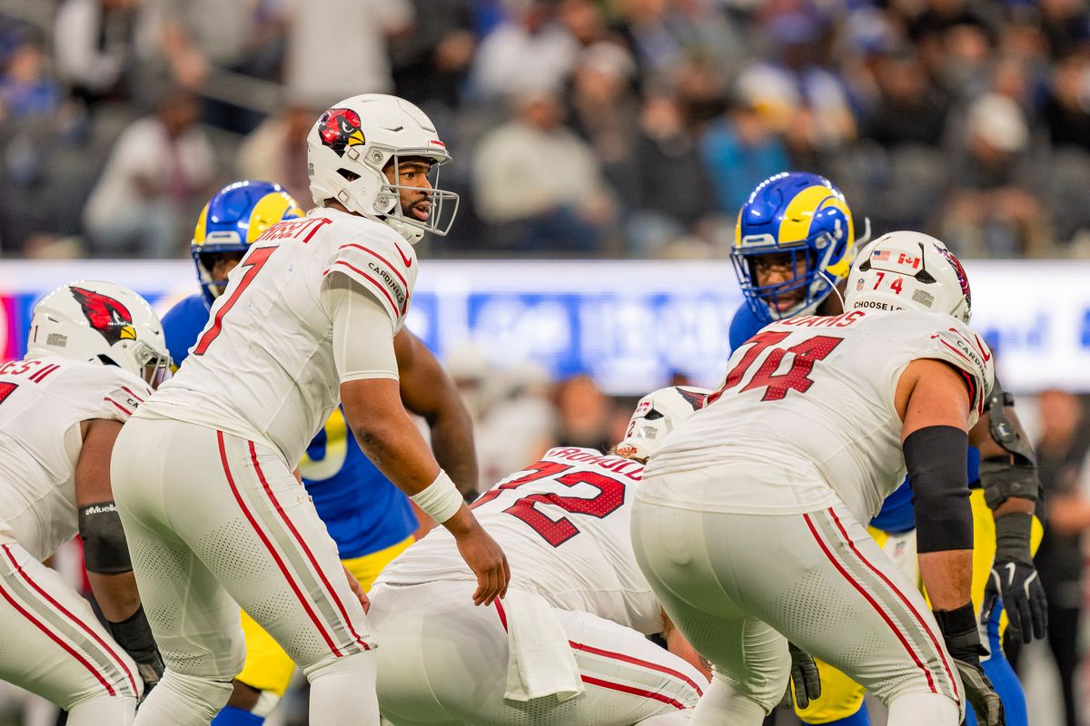 Arizona Cardinals quarterback Jacoby Brisset (7) signals a receiver in motion during an NFL football game against the Los Angeles Rams on January 4th, 2026 in Los Angeles, CA.