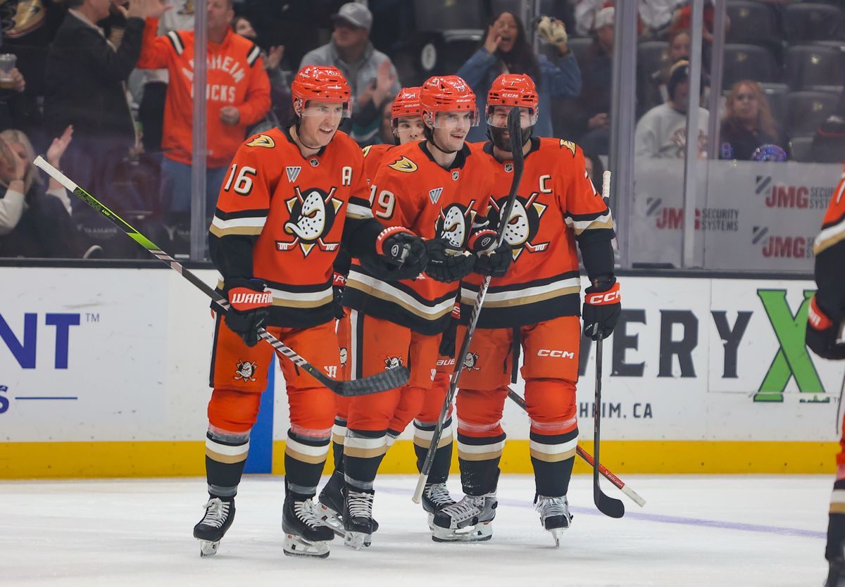 Anaheim Ducks RW (19) Troy Terry celebrates his first period goal with teammates on January 5, 2025 at the Honda Center in Anaheim, CA. Anaheim Ducks RW (19) Troy Terry celebrates his first period goal with teammates on January 5, 2025 at the Honda Center in Anaheim, CA.