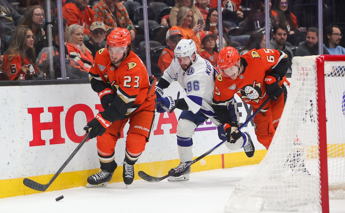 Anaheim Ducks C (23) Mason McTavish takes control of the puck against the Tampa Bay Lightning on January 5, 2025 at the Honda Center in Anaheim, CA. Anaheim Ducks C (23) Mason McTavish takes control of the puck against the Tampa Bay Lightning on January 5, 2025 at the Honda Center in Anaheim, CA.