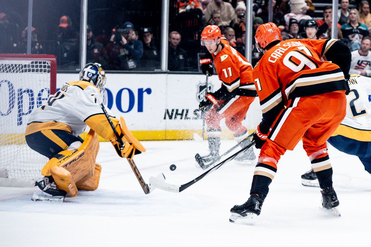 Anaheim Ducks C Leo Carlsson (91) passes the puck to his teammate to take a shot at goal in a game against the Nashville Predators on January 25, 2025 at the Honda Center in Anaheim, CA.
