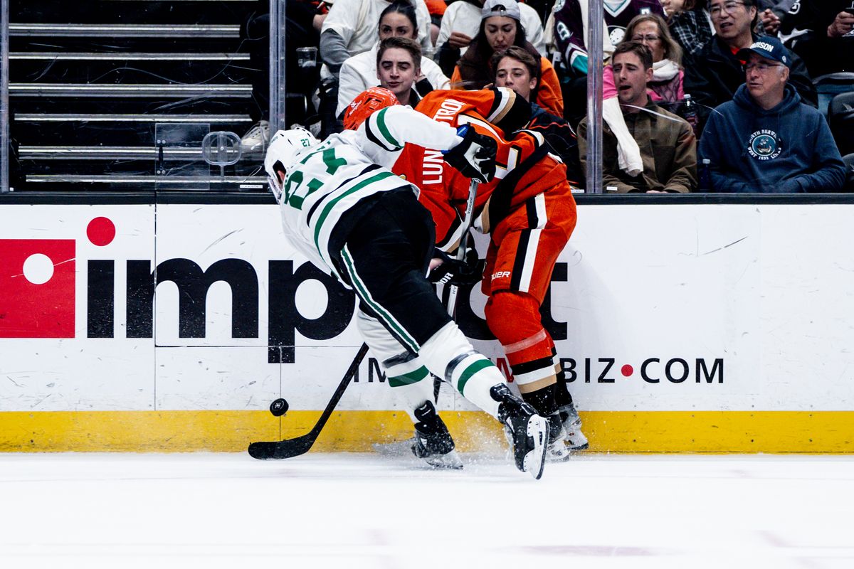 Anaheim Ducks C Isac Lundetrom (21) fights with the defender for the puck in a game against the Dallas Stars, Tuesday February 4, 2025 at the Honda Center in Anaheim, Calif. Anaheim Ducks C Isac Lundetrom (21) fights with the defender for the puck in a game against the Dallas Stars, Tuesday February 4, 2025 at the Honda Center in Anaheim, Calif.