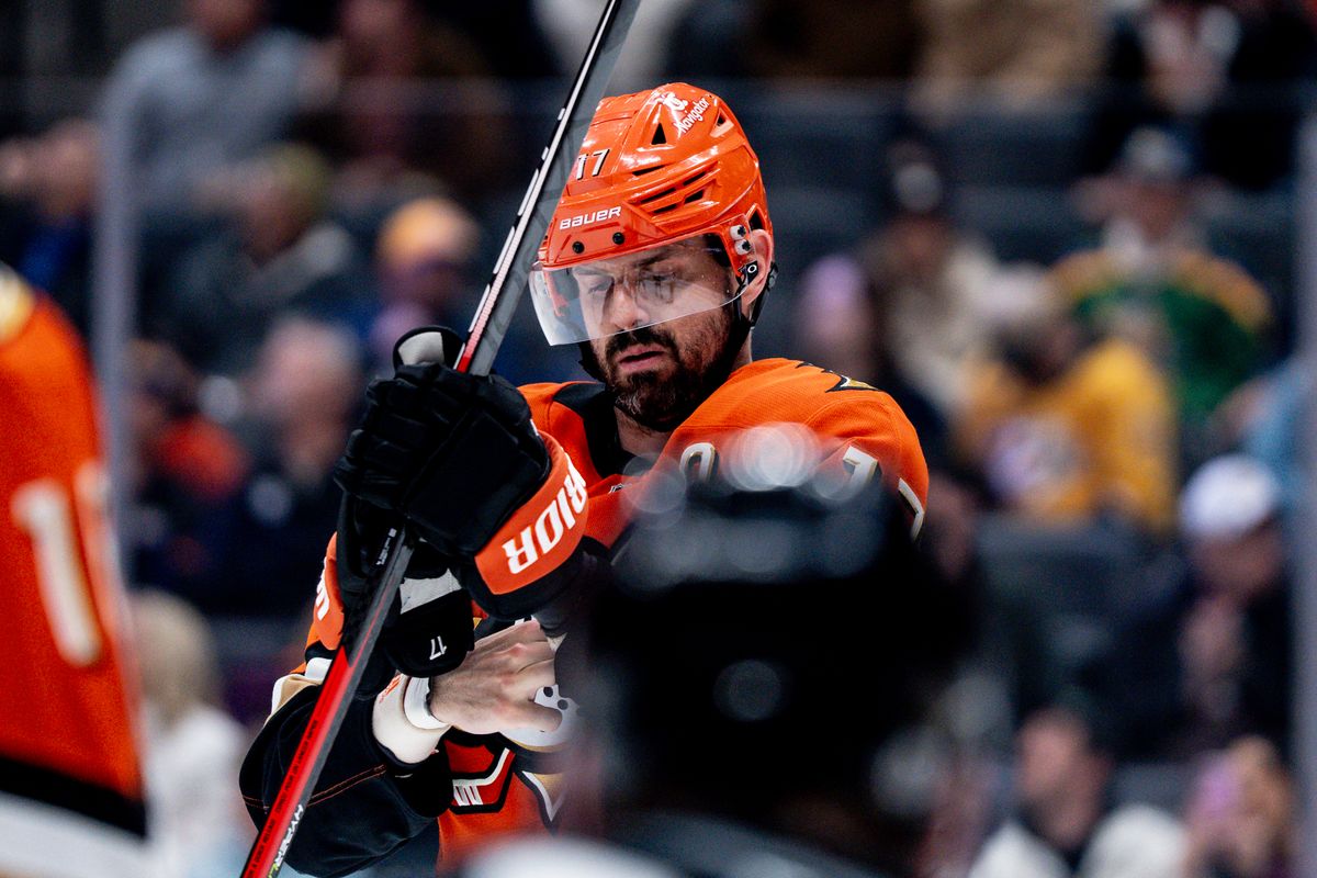 Anaheim Ducks LW Alex Killorn (17) is fixing his gloves before a face off against the Calgary Flames Wednesday April 9th, 2025 at Honda Center in Anaheim, Calif. Anaheim Ducks LW Alex Killorn (17) is fixing his gloves before a face off against the Calgary Flames Wednesday April 9th, 2025 at Honda Center in Anaheim, Calif.