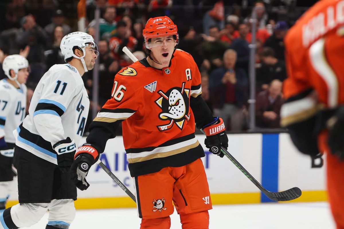 #16 C Ryan Strome of the Anaheim Ducks celebrates a goal during an NHL game against the Utah Mammoth on November 17, 2025 in Anaheim, Calif.