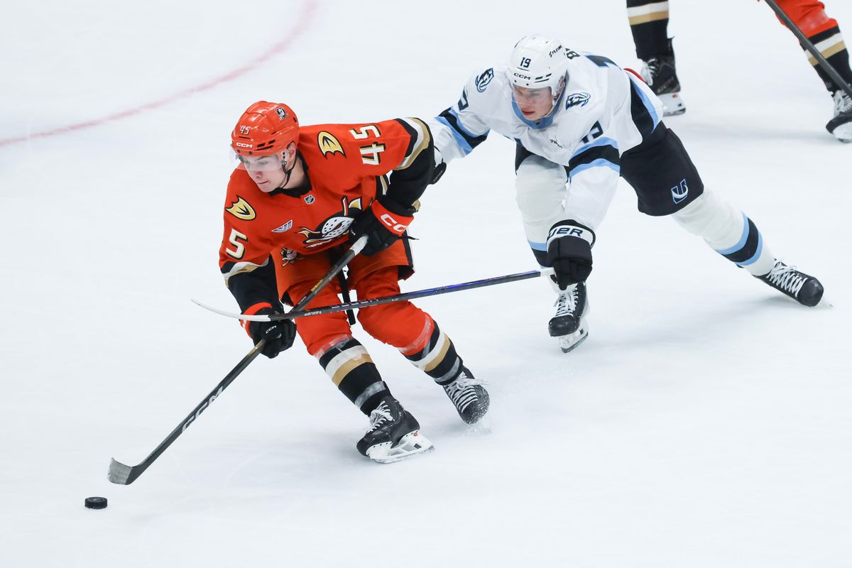 Anaheim Ducks right wing Beckett Sennecke (45) defends the puck during the NHL game against the Utah Mammoth, Wednesday December 3rd, 2025 at the Honda Center in Anaheim, Calif.