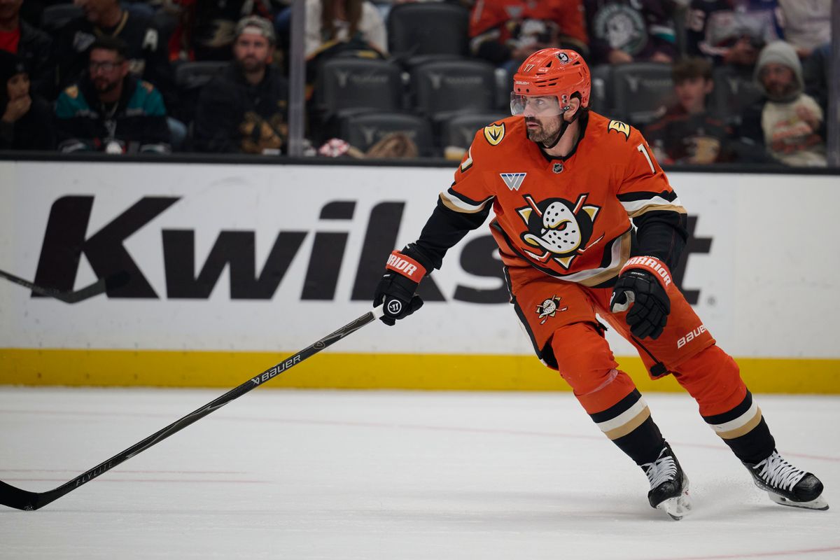Alex Killorn #17 of the Anaheim Ducks looks down the ice against the Blue Jackets at the Honda Center on December 20,2025 in Anaheim, California.
