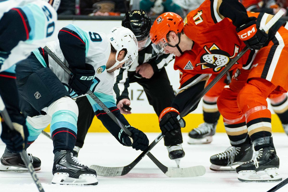 Anaheim Ducks right wing  Beckett Sennecke (45), faces off with their opponent during an NHL hockey game against the Seattle Kraken, Monday, December 22nd, 2025 in Anaheim, California