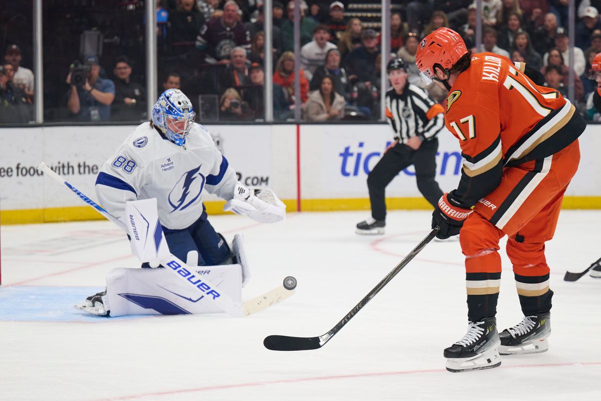 Anaheim Ducks left wing Alex Killorn (17) shoots a goal attempt against the Lightning at the Honda Center on December 31,2025 in Anaheim, California.