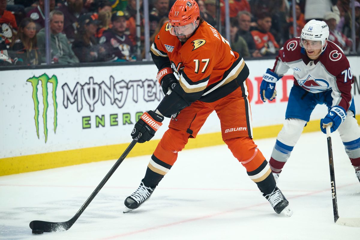 The Anaheim Ducks left wing Alex killorn (17) controls the puck during an NHL game against The Colorado Avalanche, March 3rd, 2026 in Anaheim California.