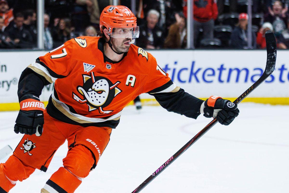 Anaheim Ducks left wing Alex Killorn (17) reacts after a shootout goal during an NHL match against the Montreal Canadiens on March 6, 2026 in Anaheim, California.