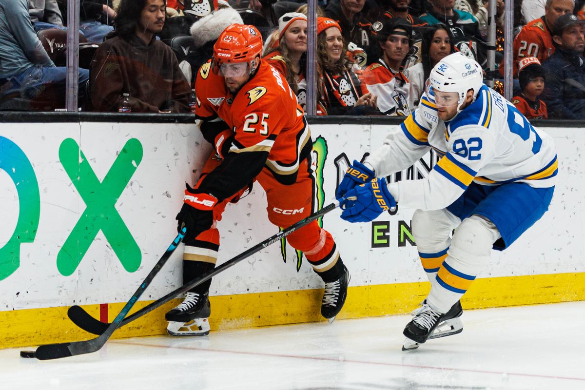 Anaheim Ducks center Ryan Peopling (25) defends the puck during an NHL match against the St. Louis Blues on March 8, 2026 in Anaheim, California.