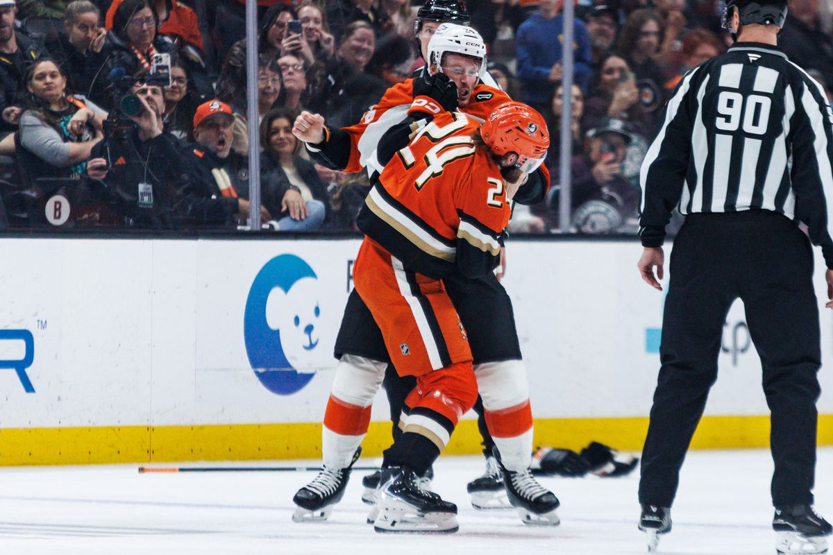 Philadelphia Flyers defenseman Nick Seeler (#24) fights with Anaheim Ducks center Jansen Harkins (#24) during an NHL match against the Anaheim Ducks on March 18, 2026 in Anaheim, California.