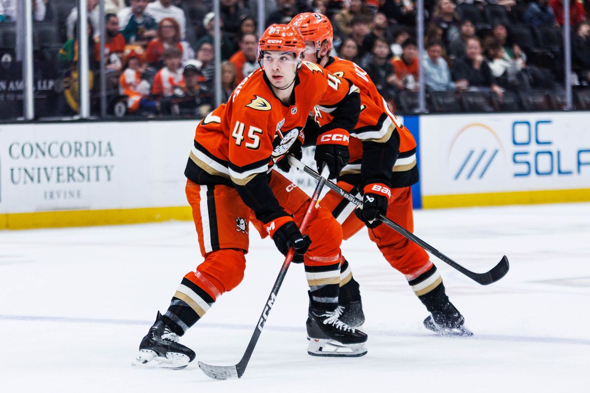 Anaheim Ducks right wing Beckett Sennecke (#45) receives a pass during an NHL match against the Philadelphia Flyers on March 18, 2026 in Anaheim, California.