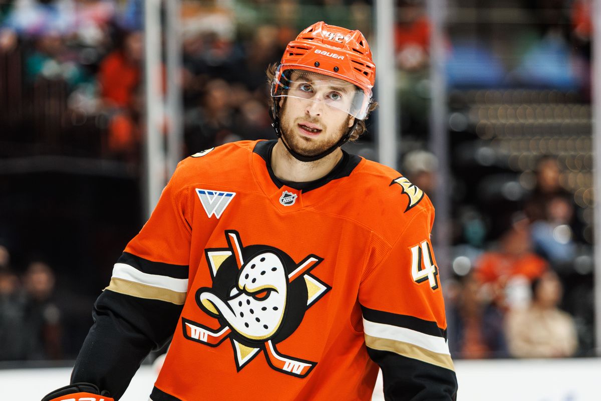 Anaheim Ducks center Tim Washe (42) during an NHL hockey game against the Calgary Flames, Saturday April 4, 2026 in Anaheim, Calif.
