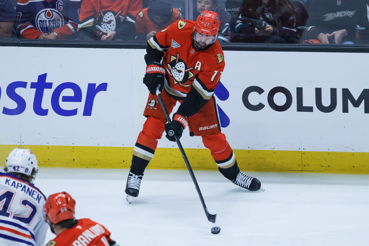Anaheim Ducks left wing Alex Killorn (17) passes the puck during the NHL game against the Edmonton Oilers, Thursday April 30th, 2026 at Honda Center in Anaheim, Calif.