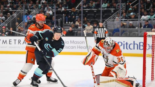 Gibson shuts the door, five players score as Ducks bounce back in Seattle taken in Seattle (Anaheim Ducks)