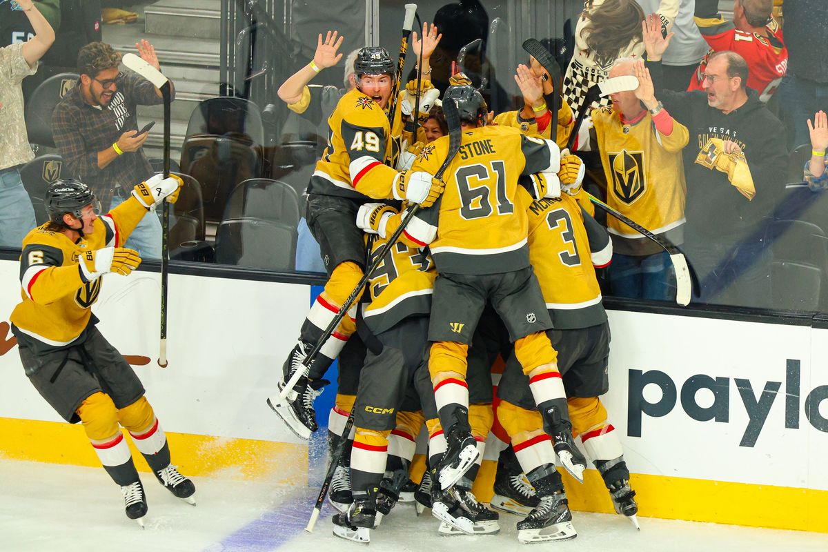 Vegas Golden Knights players celebrate after Vegas Golden Knights F Brett Howden (21) scored the game winning goal in double overtime against the Utah Mammoth during Round 1 Game 5 of the Stanley Cup Playoffs on Wednesday, April 29, 2026, in Las Vegas, Nevada. 
