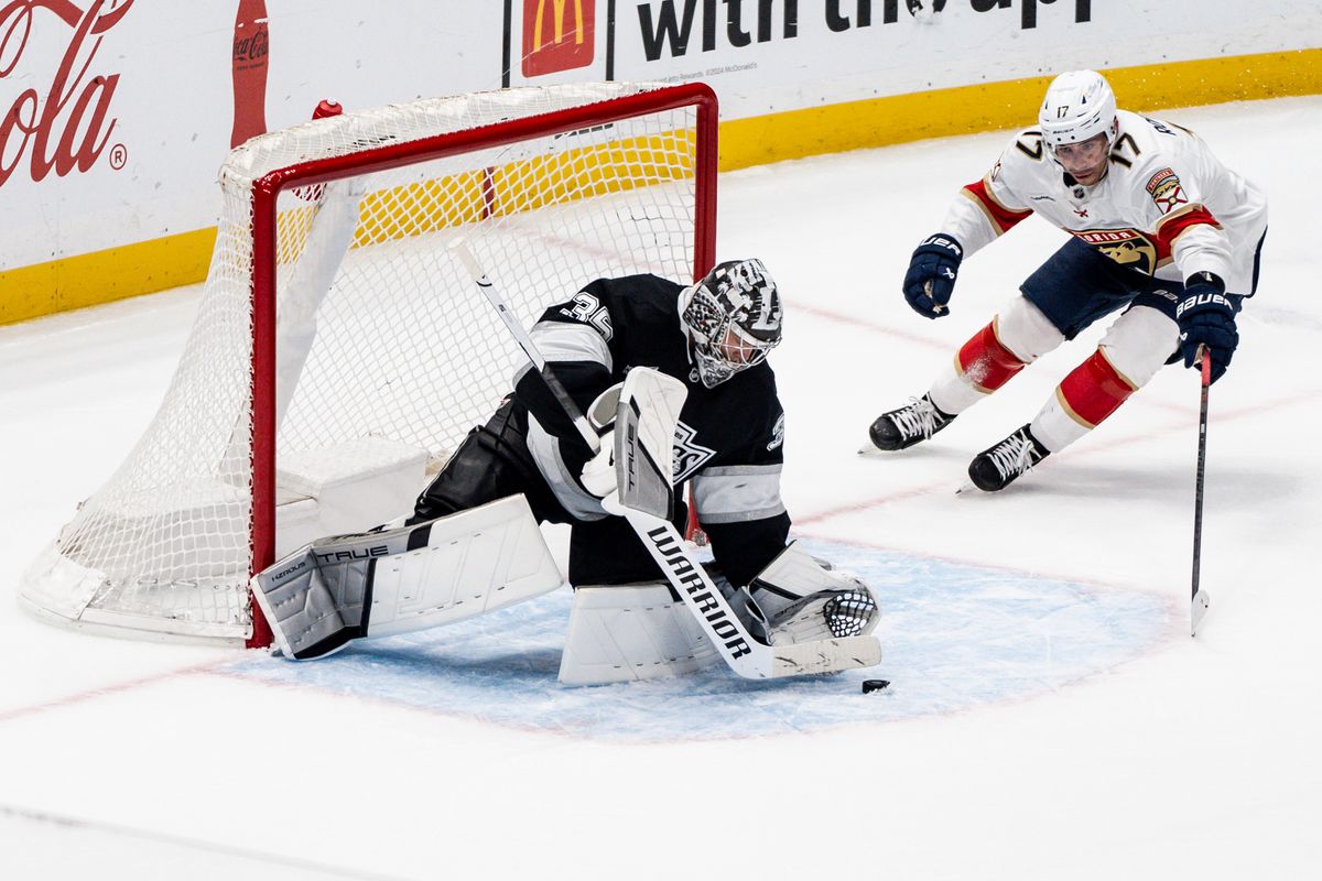 Los Angeles Kings G Darcy Kuemper (35) with an amazing save in the game against the Florida Panthers on January 22, 2025 at Crypto.com Arena Los Angeles Kings G Darcy Kuemper (35) with an amazing save in the game against the Florida Panthers on January 22, 2025 at Crypto.com Arena