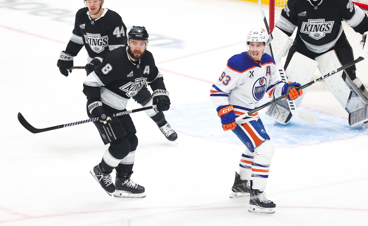 Los Angeles Kings D (8) Drew Doughty surveys the ice against the Edmonton Oilers on April 5, 2025 at Crypto.com Arena.Arena. Los Angeles Kings D (8) Drew Doughty surveys the ice against the Edmonton Oilers on April 5, 2025 at Crypto.com Arena.Arena.