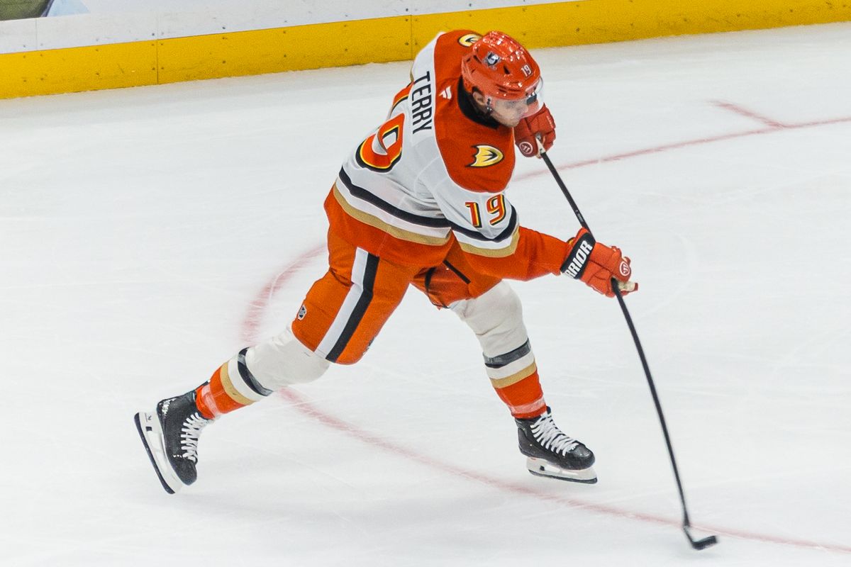 Anaheim Ducks Troy Terry (19) shoots the puck during an NHL hockey game against the Los Angeles Kings, Saturday October 4, 2025 in Los Angeles, Calif.