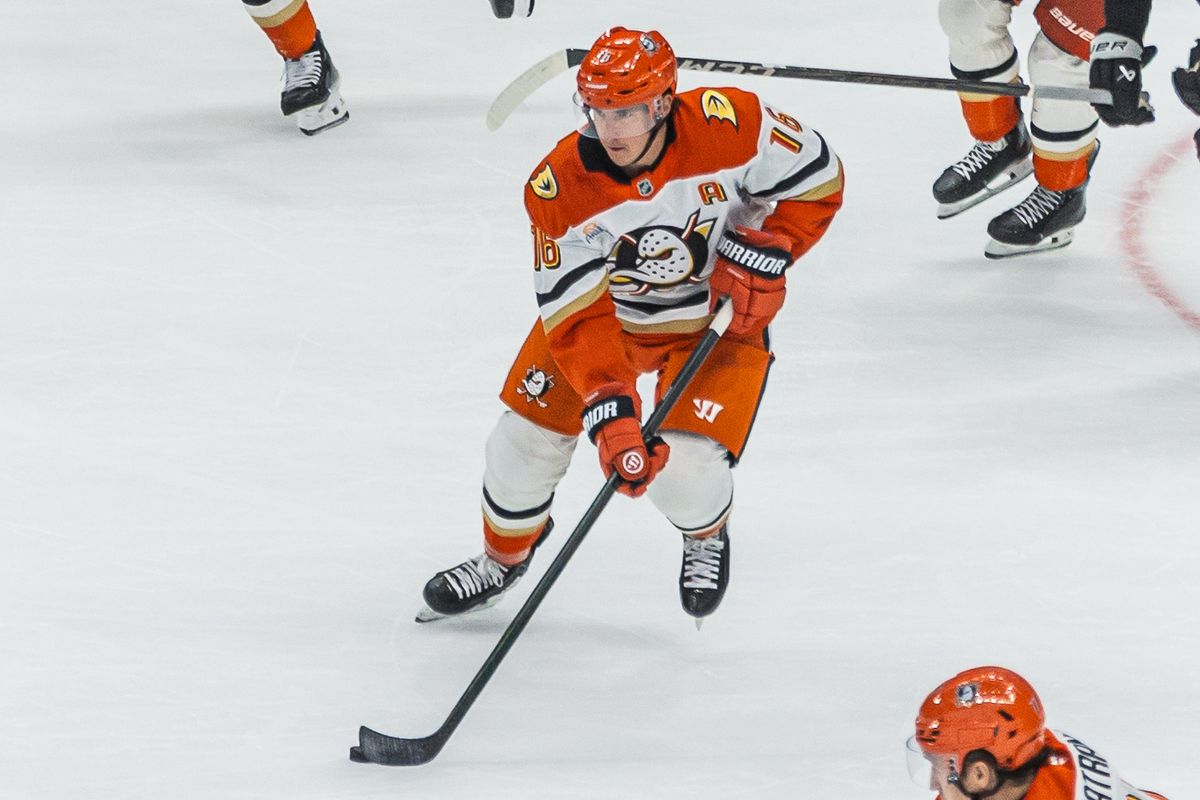 Anaheim Ducks Ryan Strome (16) looks to pass the puck during an NHL hockey game against the Los Angeles Kings, Saturday October 4, 2025 in Los Angeles, Calif.
