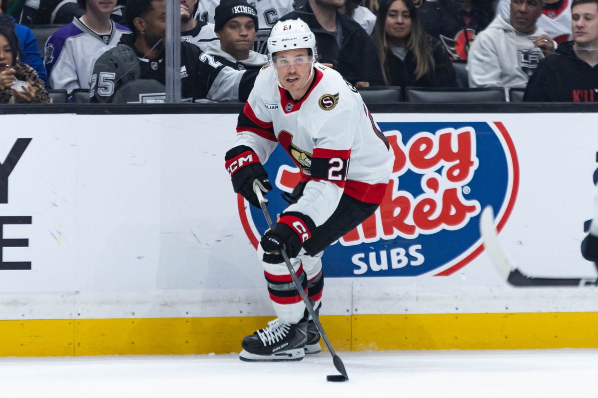 Ottawa Senators Nick Cousins (21) looks to pass the puck during an NHL game against the Los Angeles Kings on November 24, 2025 in Los Angeles, Calif.