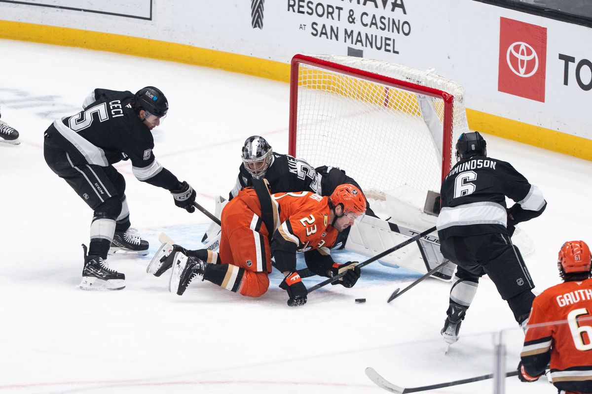 Los Angeles Kings Goalie Darcy Kuemper (35) makes a save to keep the ducks at zero during an NHL game against the Anaheim Ducks, Friday January 16th, 2026 in Los Angeles, California.