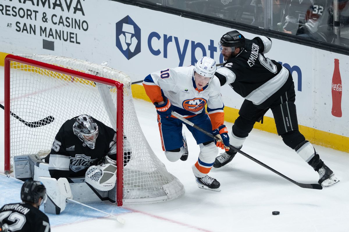 New York Islanders right wing Simon Holmstrom (10) skates with the puck behind the goal during an NHL game between the New York Islanders and the Los Angeles Kings on Thursday, March 5, 2026 at Crypto.com Arena in Los Angeles Calif
