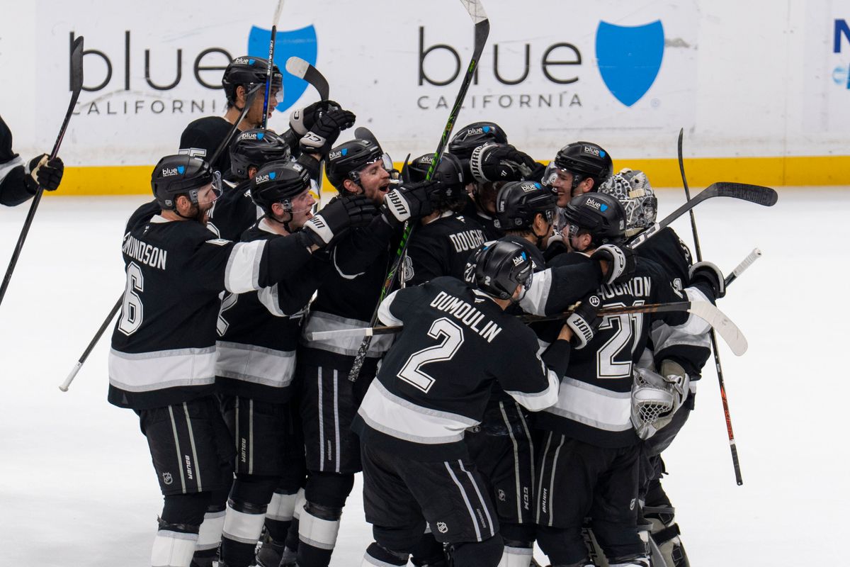 Los Angeles Kings rush the goalie Anton Forsberg (31) after winning the shootout during an NHL game against the Nashville Predators, Monday April 6th, 2026 in Los Angeles, California. 