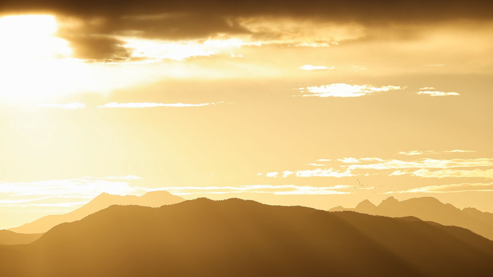 The sunsets over the Rocky Mountain
