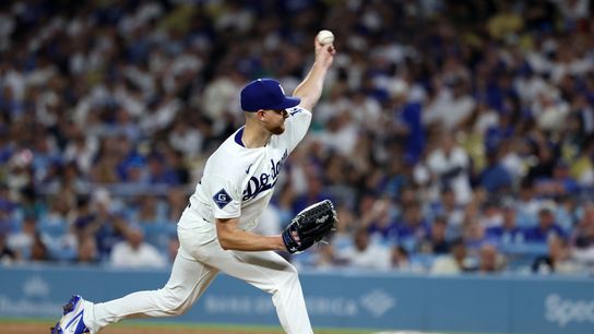 Jul 29, 2026; Los Angeles, California, USA; Los Angeles Dodgers pitcher Eric Lauer (33) pitches during the sixth inning against the Seattle Mariners at Dodger Stadium. Jul 29, 2026; Los Angeles, California, USA; Los Angeles Dodgers pitcher Eric Lauer (33) pitches during the sixth inning against the Seattle Mariners at Dodger Stadium.