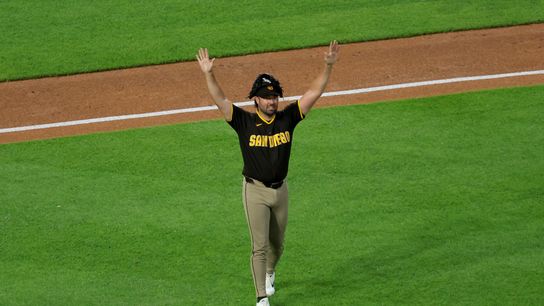 Aug 18, 2026; New York City, New York, USA; San Diego Padres starting pitcher Robbie Ray (38) reacts after a catch by right fielder Fernando Tatis Jr. (not pictured) robs New York Mets shortstop Francisco Lindor (not pictured) of a grand slam during the second inning at Citi Field. Aug 18, 2026; New York City, New York, USA; San Diego Padres starting pitcher Robbie Ray (38) reacts after a catch by right fielder Fernando Tatis Jr. (not pictured) robs New York Mets shortstop Francisco Lindor (not pictured) of a grand slam during the second inning at Citi Field.