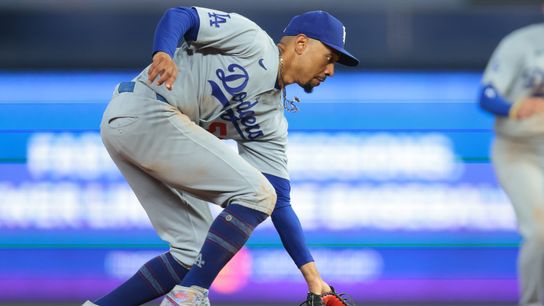 Dodgers squander ninth-inning lead as Marlins walk off, 6-4 taken at loanDepot Park (Los Angeles Dodgers)