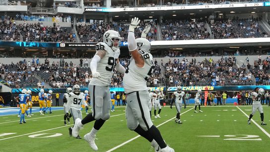 Maxx Crosby has always carried the Raiders’ pride and may now have a team that can carry it with him taken ay SoFi Stadium (Las Vegas Raiders). Photo by Kirby Lee-Imagn Images