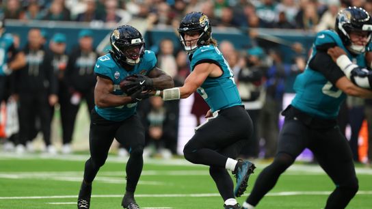 Oct 11, 2026; Tottenham, ENG; Jacksonville Jaguars quarterback Trevor Lawrence (16) hands off to running back Bhayshul Tuten (33) during the second half against the Philadelphia Eagles at Tottenham Hotspur Stadium. Oct 11, 2026; Tottenham, ENG; Jacksonville Jaguars quarterback Trevor Lawrence (16) hands off to running back Bhayshul Tuten (33) during the second half against the Philadelphia Eagles at Tottenham Hotspur Stadium.