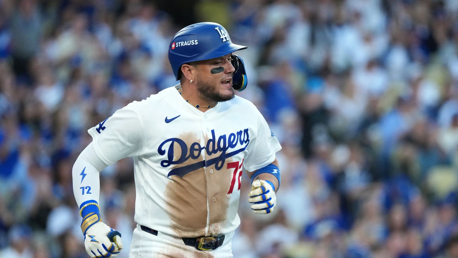 Miguel Rojas announces retirement after Brewers sweep Dodgers in NLCS