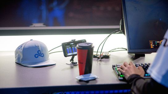 Cloud9 knows something is wrong, they just don't know what taken at Riot Games Arena São Paulo (Esports)
