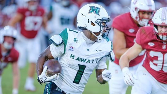 DeVon Rice runs up the field during Hawai’i’s 2nd half comeback effort.