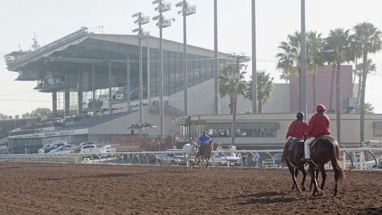 Kentucky Oaks Trail Hits Los Alamitos taken atLos Alamitos Race Course (Horse Racing)