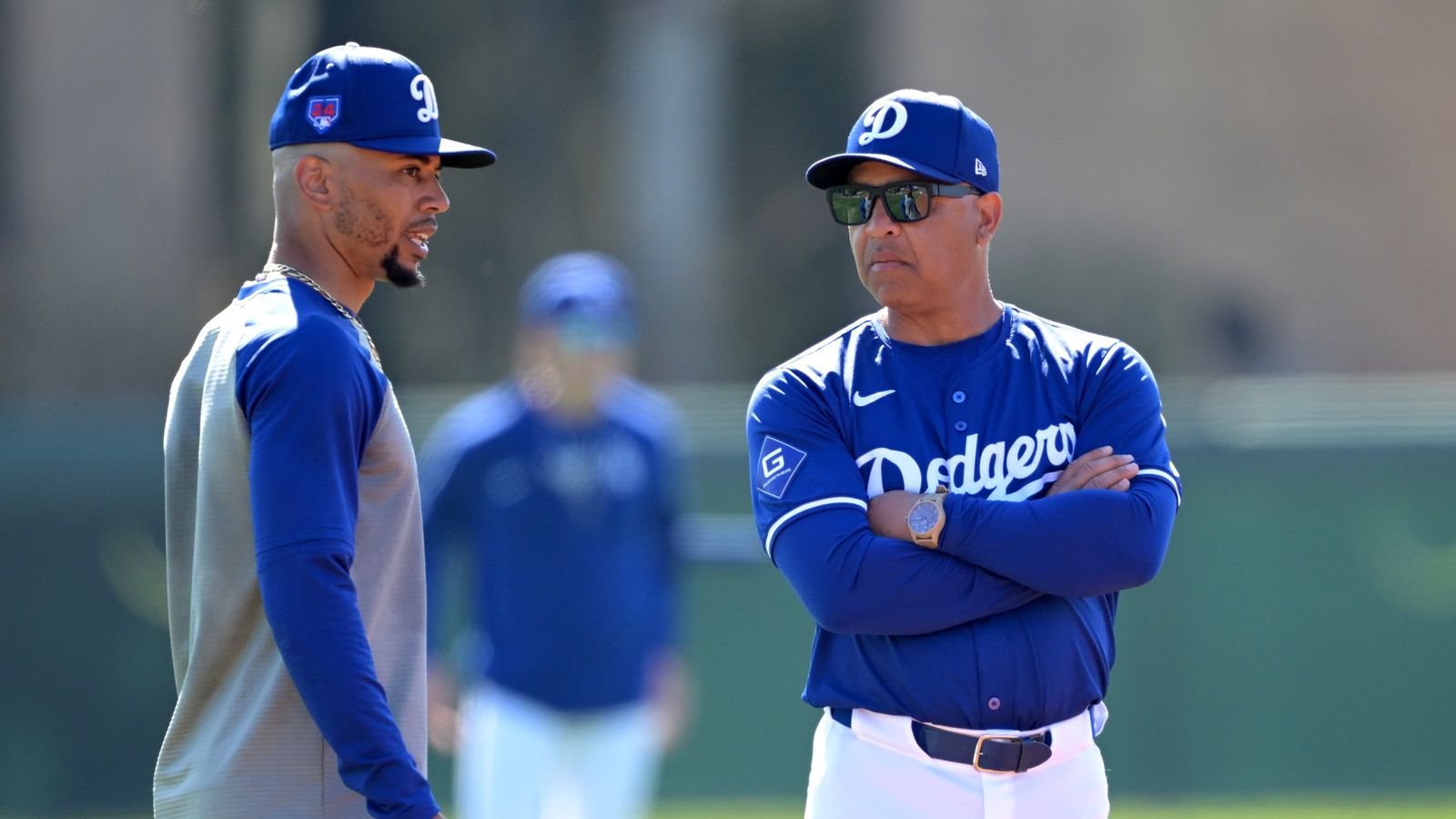 Dave Roberts makes bold call, benches Mookie Betts