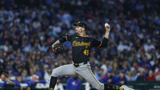 Pittsburgh Pirates starting pitcher Andrew Heaney (45) delivers a pitch against the Chicago Cubs during the sixth inning at Wrigley Field. 