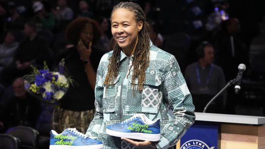 Wooden Award Flashback: Seimone Augustus makes history, sets new standard taken in Los Angeles (Wooden Award)