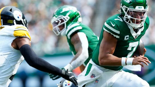 New York Jets quarterback Justin Fields (7) proved he can run with the ball, Sunday, September 7, 2025, in East Rutherford.