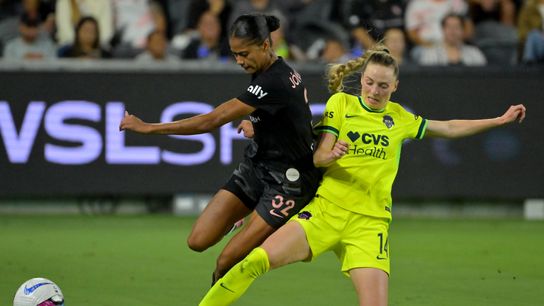 Evelyn Shores scores in Angel City draw 2-2 against Washington Spirit taken at BMO Stadium (Angel City FC)