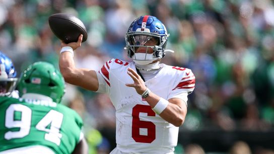 Oct 26, 2025; Philadelphia, Pennsylvania, USA; New York Giants quarterback Jaxson Dart (6) throws a pass for a touchdown against the Philadelphia Eagles in the first quarter at Lincoln Financial Field.
