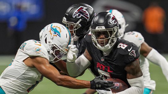 Oct 26, 2025; Atlanta, Georgia, USA; Atlanta Falcons tight end Kyle Pitts Sr. (8) runs against Miami Dolphins safety Dante Trader Jr. (11) during the second half at Mercedes-Benz Stadium.