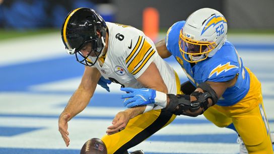 Chargers' defense dominates Aaron Rodgers, Steelers on Sunday night taken at SoFi Stadium (Los Angeles Chargers)