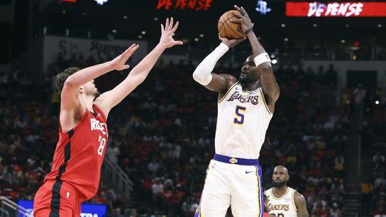 Ayton's breakthrough Game 4 spoiled by ejection taken at Toyota Center (Los Angeles Lakers). Photo by Troy Taormina-Imagn Images