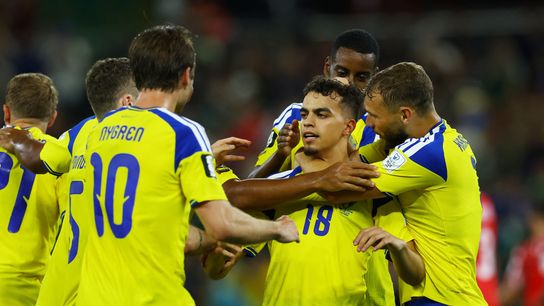 Ayari’s double powers Sweden to dominant 5-1 victory over Tunisia in World Cup opener taken at Estadio BBVA (World Cup)