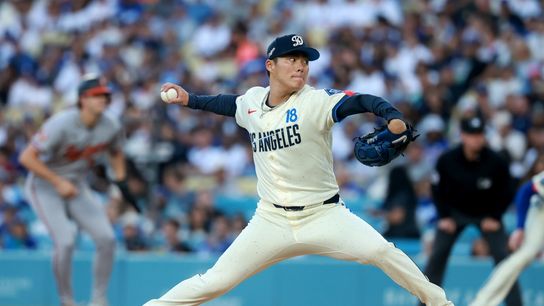Straight Talk: Yamamoto makes it through quality start with subpar splitter taken at Dodger Stadium (Los Angeles Dodgers)