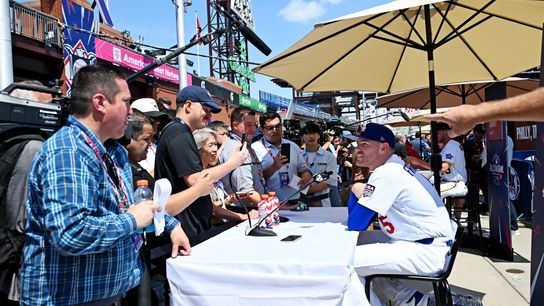 Freddie Freeman knows the finish line is coming and wants to savor the last chapter taken at Citizens Bank Park (Los Angeles Dodgers). Photo by Eric Hartline-Imagn Images